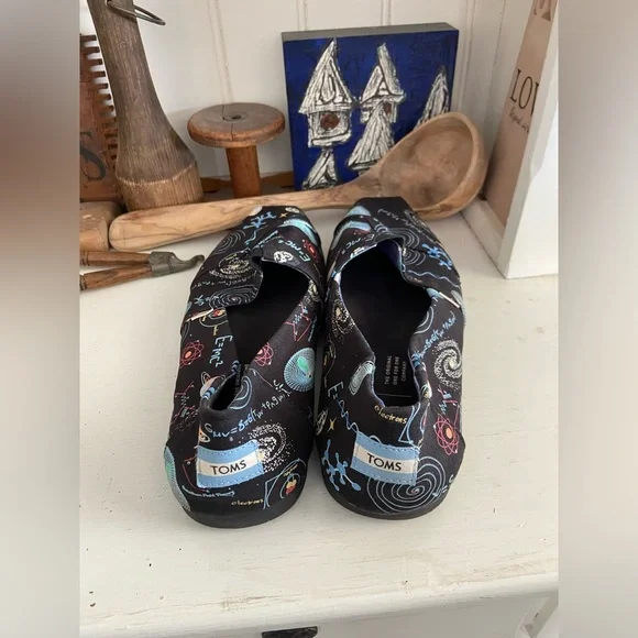 Toms - Picture 3 of 4